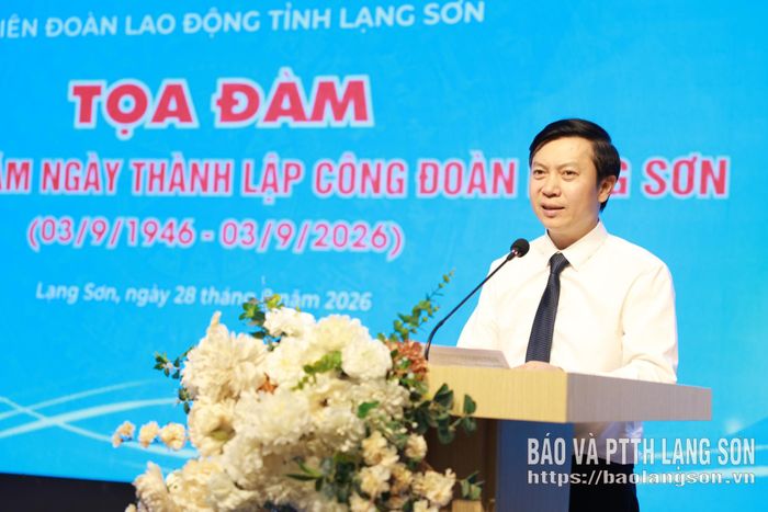 Đồng chí Nguyễn Hoàng Tùng, Ủy viên Ban Thường vụ Tỉnh ủy, Phó Chủ tịch Thường trực Ủy ban MTTQ Việt Nam tỉnh phát biểu tại chương trình tọa đàm
