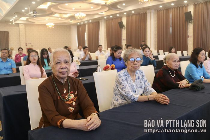 Các đại biểu dự tọa đàm