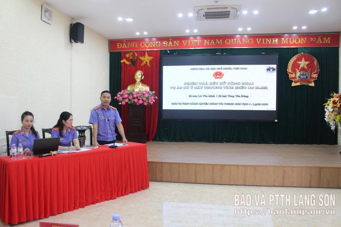 Đội thi Viện Kiểm sát nhân dân khu vực 4 trình bày bản luận tội tại cuộc thi