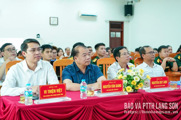 Các đại biểu dự lễ phát động