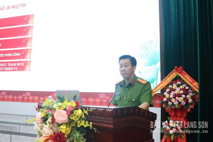 Lãnh đạo Công an phường Đông Kinh quán triệt nghị quyết, chương trình hành động về xây dựng xã hội kỷ cương, an toàn, văn minh, hài hòa, phát triển; Chiến lược An ninh quốc gia