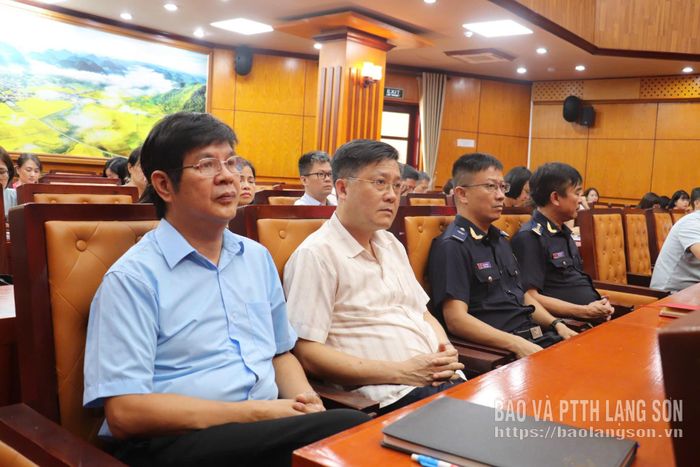 Các đại biểu tham dự hội nghị