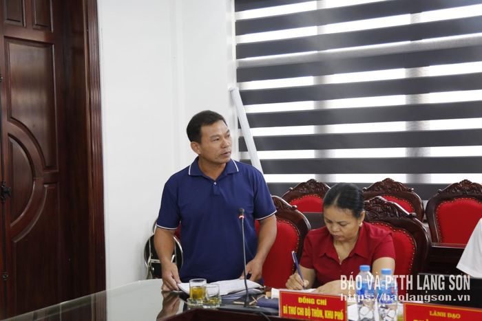 Đại diện khu dân cư nêu ý kiến tại hội nghị