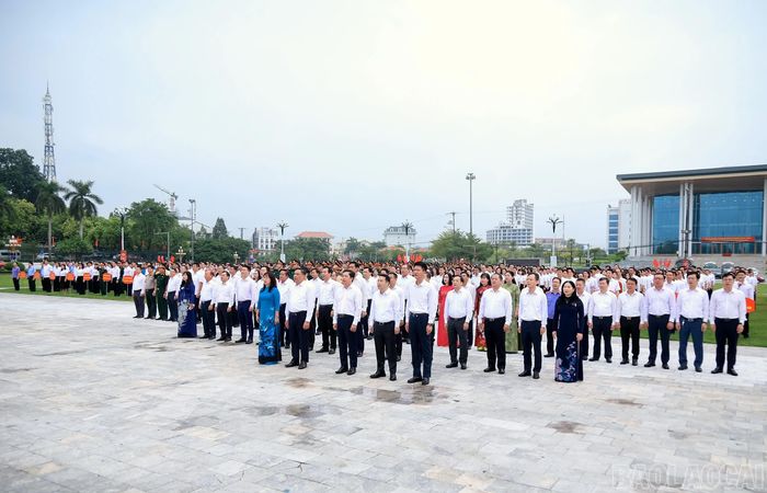 Các đại biểu dự Lễ chào cờ cấp tỉnh tháng 9.