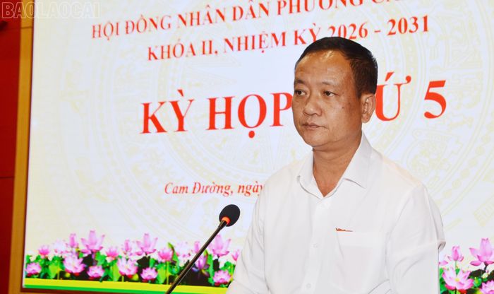 Đồng chí Vũ Hùng Dũng - Bí thư Đảng ủy, Chủ tịch HĐND phường Cam Đường phát biểu bế mạc kỳ họp.