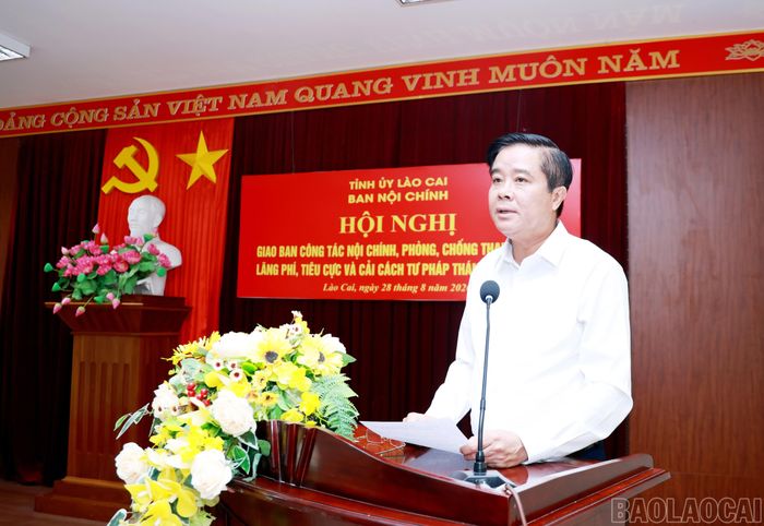 Đồng chí Phan Đăng Toàn - Ủy viên Ban Thường vụ, Trưởng Ban Nội chính Tỉnh ủy phát biểu khai mạc hội nghị.