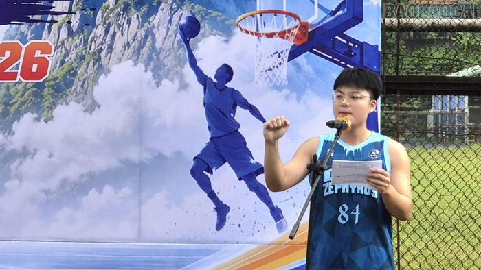 Đại diện vận động viên tuyên thệ.