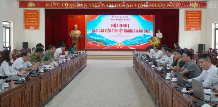 Đồng chí Dương Đức Huy - Ủy viên Ban Thường vụ, Trưởng Ban Tuyên giáo Tỉnh ủy phát biểu định hướng tuyên truyền và kết luận hội nghị.