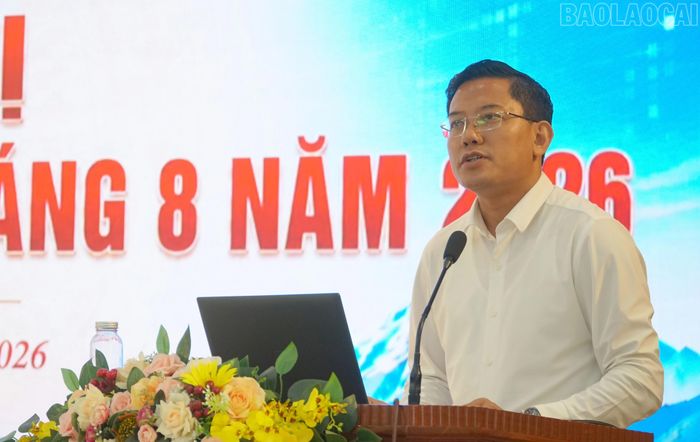 Đồng chí Phùng Nam Trung - Phó Trưởng Ban Tuyên giáo Tỉnh ủy thông tin chuyên đề về tình hình thời sự quốc tế, trong nước và biển đảo gần đây.