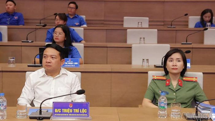 Các đại biểu dự hội nghị.