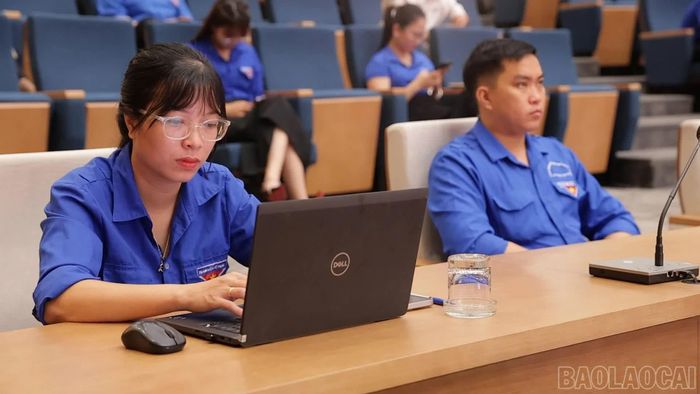 Đoàn viên, thanh niên tham dự hội nghị.