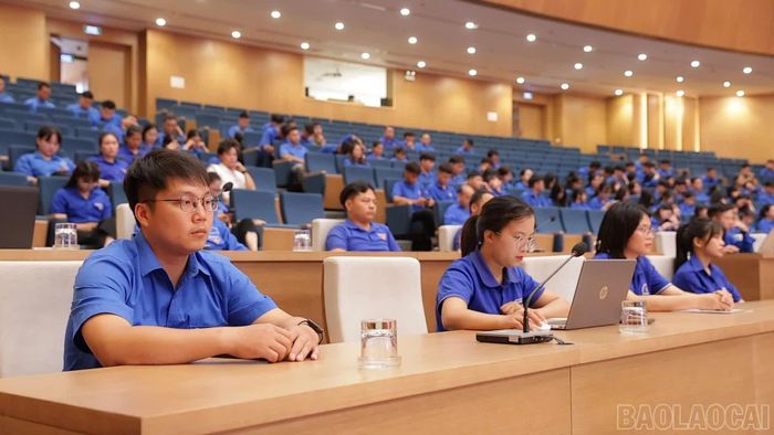 Hơn 400 đoàn viên, thanh niên và cán bộ Đoàn chủ chốt tham dự hội nghị.