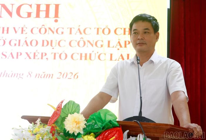 Đồng chí Trần Ngọc Thư - Bí thư Đảng ủy, Chủ tịch HĐND xã phát biểu giao nhiệm vụ.