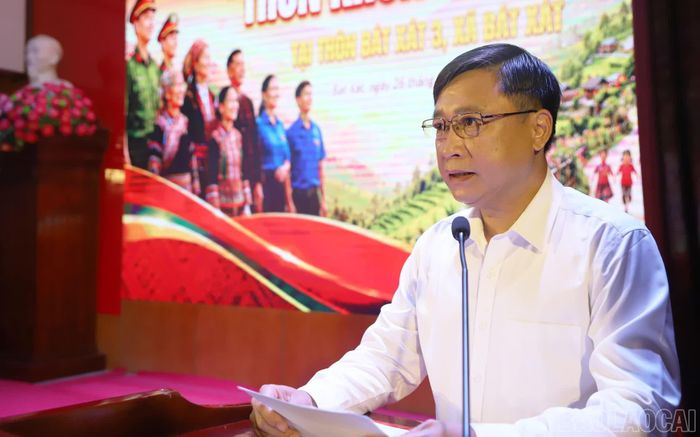 Đồng chí Nguyễn Kiều Phương - Ủy viên Ban Chấp hành Đảng bộ tỉnh, Bí thư Đảng ủy, Chủ tịch HĐND xã Bát Xát phát biểu tại buổi lễ.