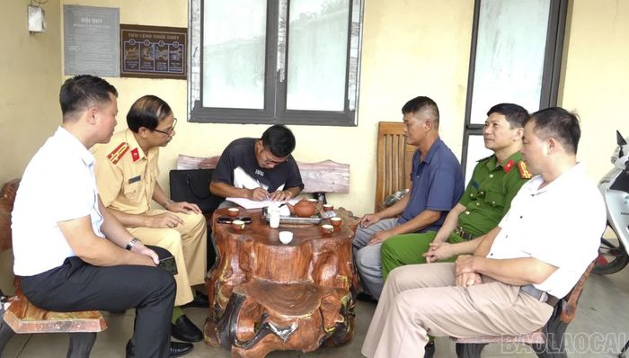 Quang cảnh buổi làm việc.