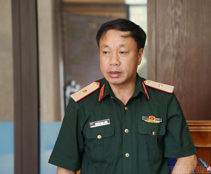 Thiếu tướng Nguyễn Ngọc Ngân - Phó Chủ nhiệm Chính trị Quân khu 2 phát biểu tại hội nghị.