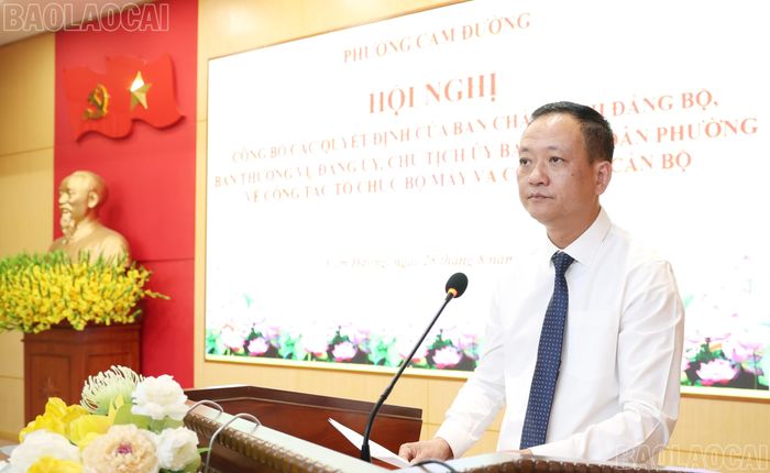 Đồng chí Vũ Hùng Dũng - Bí thư Đảng ủy, Chủ tịch HĐND phường phát biểu tại hội nghị.