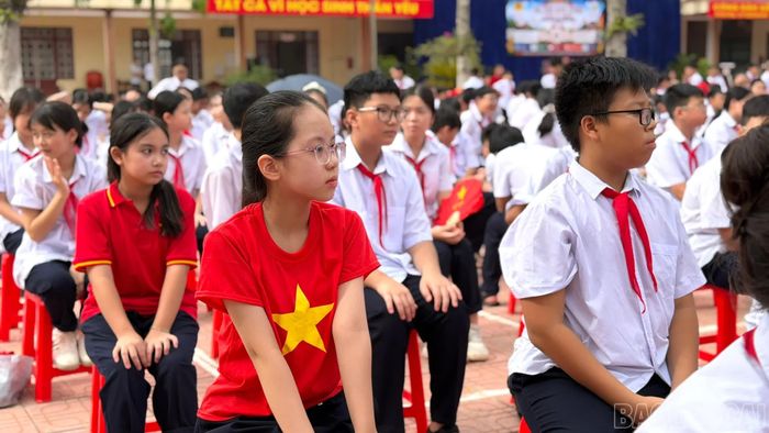 Thầy và trò Trường THCS Ngô Văn Sở, phường Lào Cai tham gia các hoạt động trong ngày tựu trường.