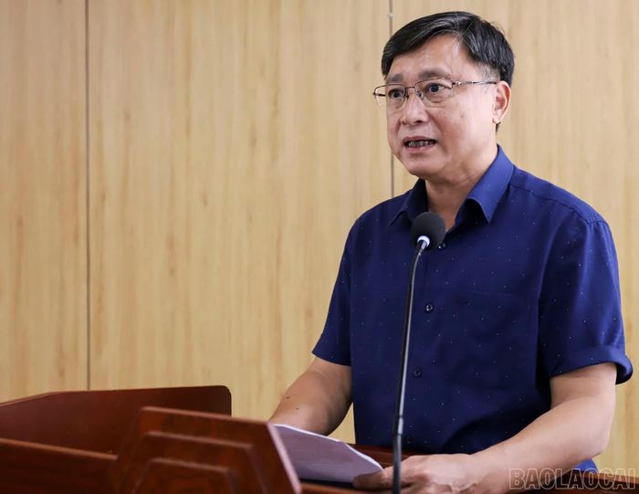  Đồng chí Nguyễn Kiều Phương - Bí thư Đảng ủy, Chủ tịch HĐND xã Bát Xát phát biểu giao nhiệm vụ. 