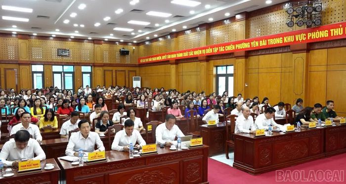 Các đại biểu tham dự hội nghị.