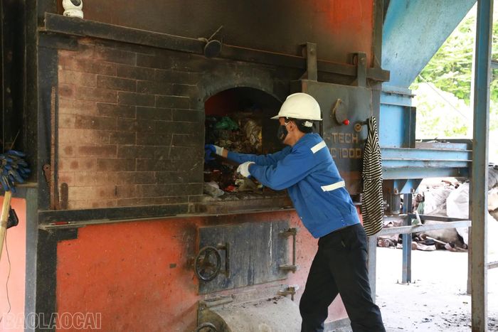 Lò đốt rác trên địa bàn xã Cảm Nhân chưa hoạt động hết công suất.