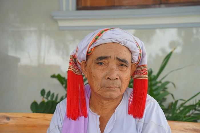 Sư cả Khê Châu Xê