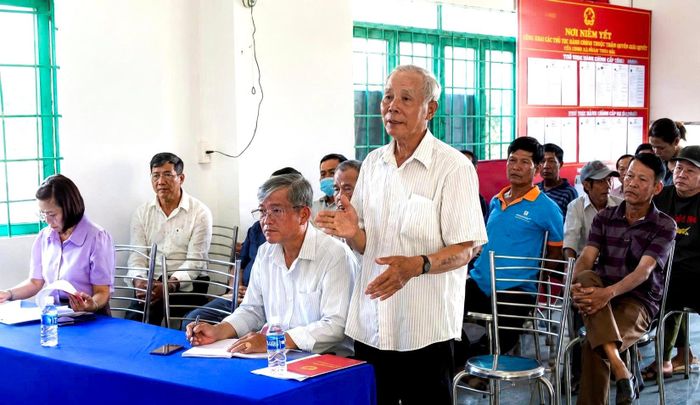 Người dân xã Nghị Đức nêu ý kiến xung quanh vướng mắc liên quan đến thủ tục đất đai