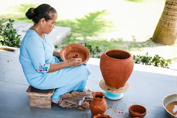 Hoạt động làm gốm tại resort luôn là điểm nhấn dành cho du khách thích trải nghiệm