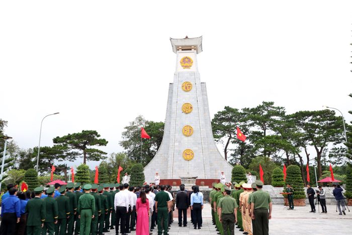 Lễ dâng hương, dâng hoa, tưởng niệm tại Nghĩa trang Liệt sĩ Đắk Nông được tổ chức sáng 28/8