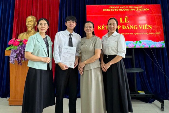 Chi bộ Trường THPT Lê Quý Đôn Lâm Hà quan tâm tạo nguồn phát triển Đảng trong đội ngũ giáo viên trẻ