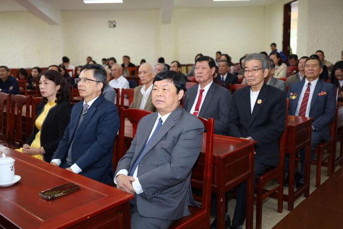 Các đại biểu, đảng viên nhận Huy hiệu Đảng đợt 2/9/2026 dự lễ