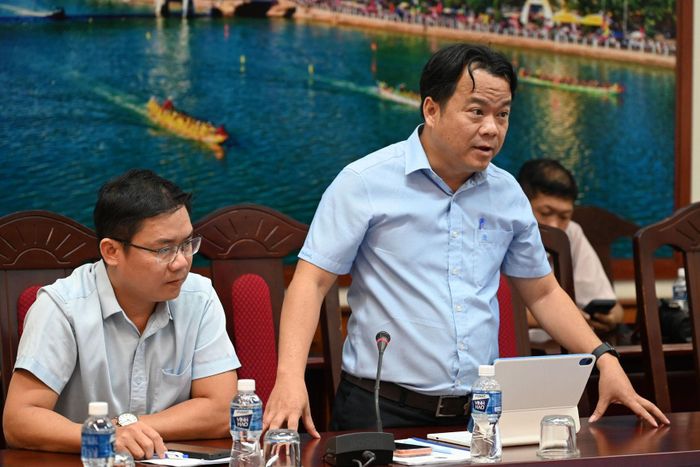 Phó Chủ tịch UBND phường Hàm Thắng Trần Văn Sang có ý kiến tại cuộc họp