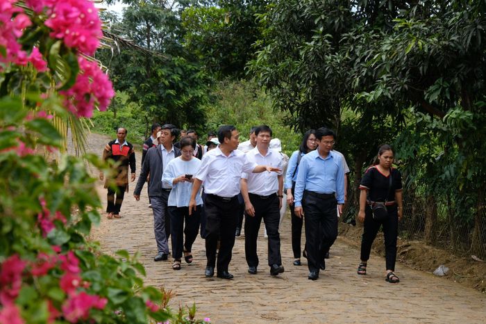 Đoàn công tác tham quan mô hình du lịch cộng đồng Buôn Buôr