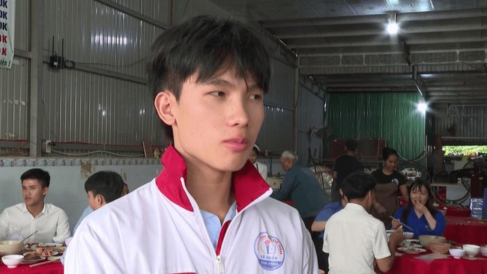 Em Tráng A Kềnh chia sẻ về "Bữa cơm 0 đồng"