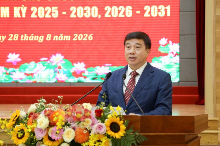 Đồng chí Y Thanh Hà Niê Kđăm, Ủy viên Ban Chấp hành Trung ương Đảng, Bí thư Tỉnh ủy, Trưởng Đoàn ĐBQH tỉnh phát biểu kết luận hội nghị