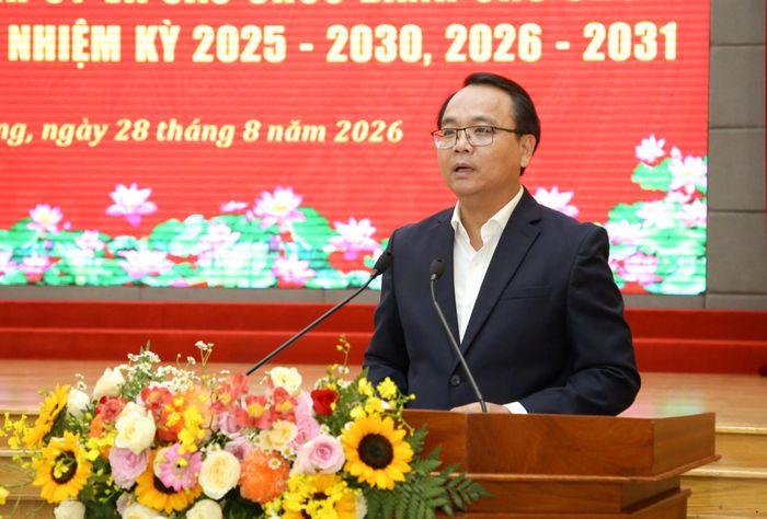 Đồng chí Đặng Hồng Sỹ, Phó Bí thư Thường trực Tỉnh ủy phát biểu tại hội nghị