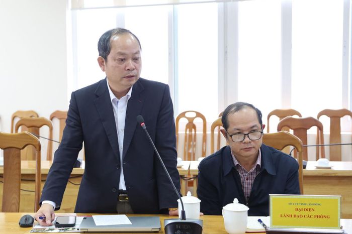 Giám đốc Bệnh viện Đa khoa Lâm Đồng Nguyễn Xuân Tạo phát biểu tại buổi làm việc