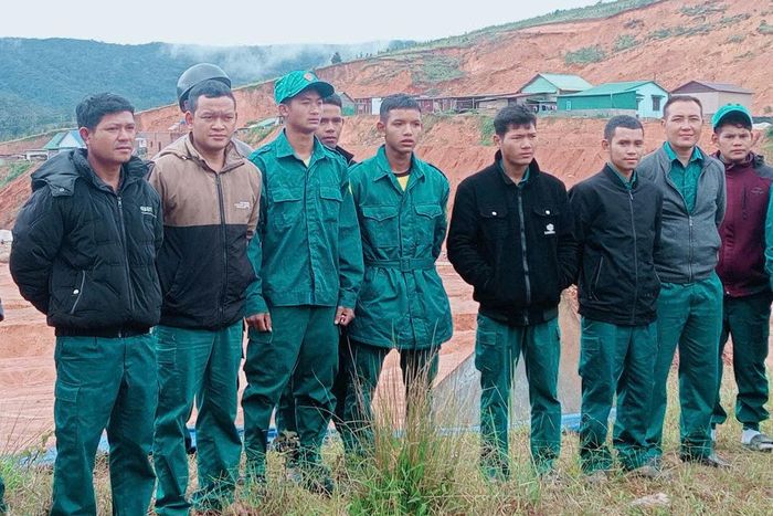 UBND xã Đam Rông 4 đã thành lập Đội thường trực ứng phó khẩn cấp, huy động lực lượng Công an, Quân sự và dân quân thường trực ứng trực 24/24 giờ để theo dõi, cảnh báo và chủ động di dời người dân khỏi khu vực nguy hiểm
