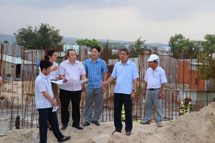 Phó Chủ tịch UBND tỉnh Nguyễn Minh yêu cầu đơn vị thi công tập trung triển khai ngay khi được bàn giao mặt bằng