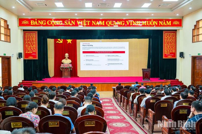 Quang cảnh hội nghị tại điểm cầu Ninh Bình.