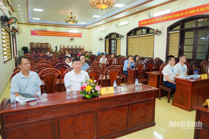 Các đại biểu và đơn vị tham dự buổi đấu giá.