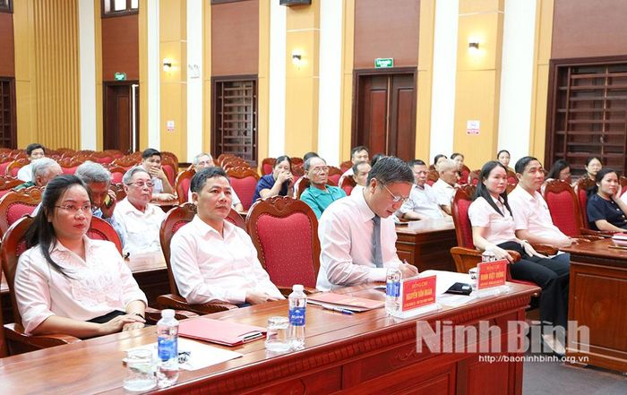 Các đại biểu dự Lễ trao tặng. Ảnh: Nguyễn Oanh