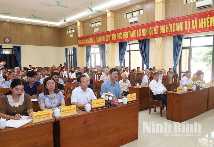Các đại biểu dự Lễ trao tặng Huy hiệu Đảng tại Đảng bộ xã Thanh Bình. Ảnh: Lê Dũng