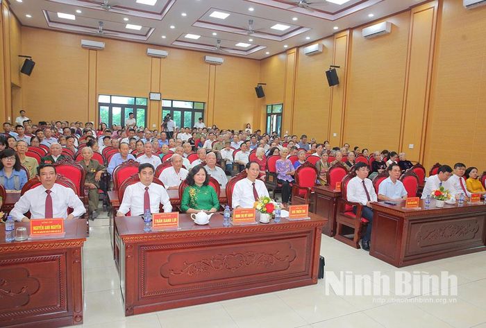 Các đại biểu dự Lễ trao tặng. Ảnh: Anh Tuấn