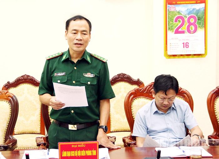 Đại diện lãnh đạo Ban Chỉ huy Bộ đội biên phòng tỉnh phát biểu tại hội nghị.