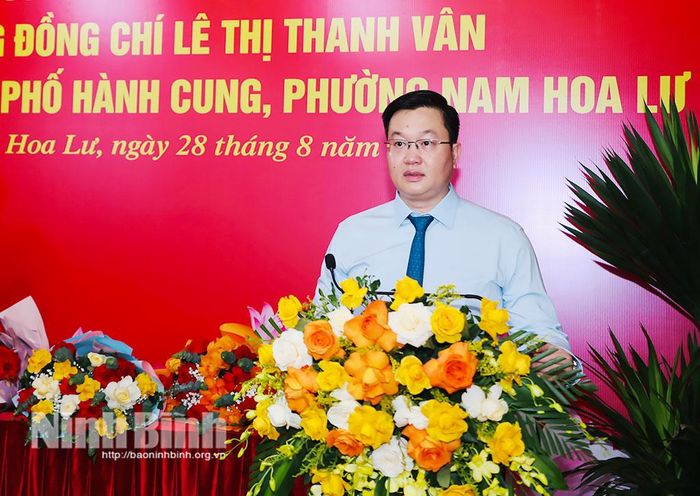 Đồng chí Trần Đăng Quỳnh, Ủy viên dự khuyết Trung ương Đảng, Phó Bí thư Thường trực Tỉnh ủy phát biểu tại phường Nam Hoa Lư.