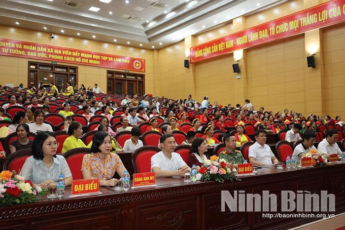 Các đại biểu tham dự Hội diễn.
