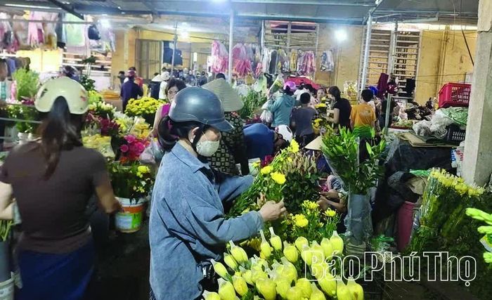 Chợ Dầu mang nét văn hóa riêng, gợi nhớ một miền ký ức bên dòng sông Lô.