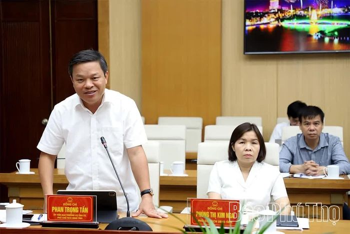 Phó Chủ tịch UBND tỉnh Phan Trọng Tấn phát biểu ý kiến.