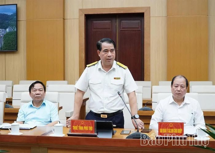Lãnh đạo các sở, ngành phát biểu thảo luận.